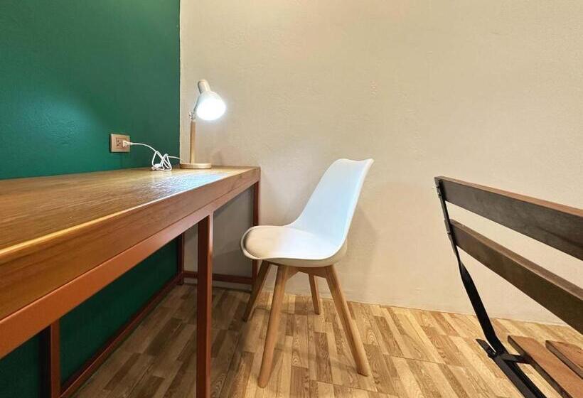 주니어 스위트 발코니, Plernpetch