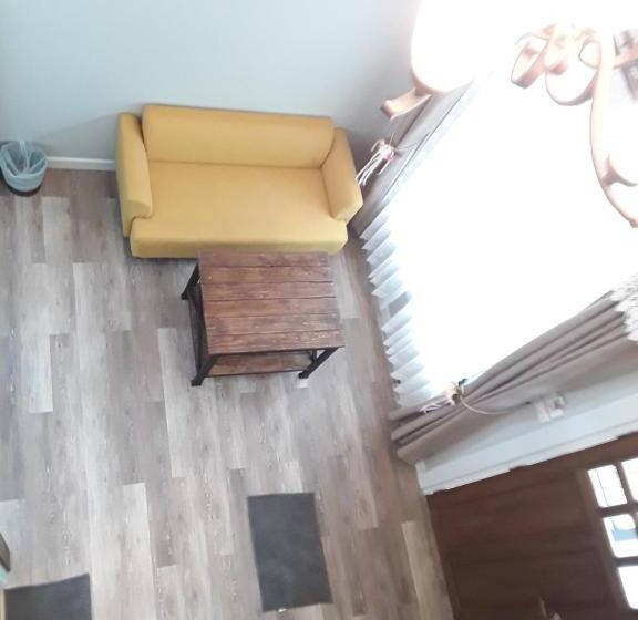 بنجلو عائلى, Sky Cottage