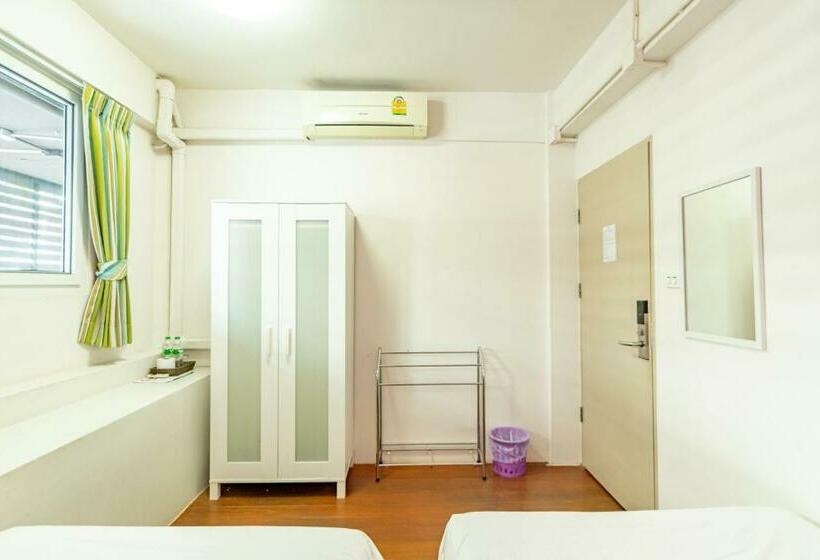 اتاق استاندارد با سرویس بهداشتی مشترک, Sleep Dee Hostel