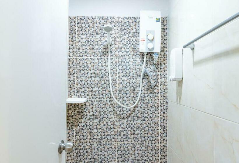 اتاق استاندارد با سرویس بهداشتی مشترک, Sleep Dee Hostel