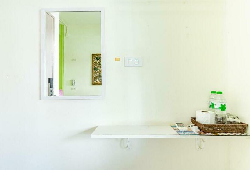 اتاق استاندارد با سرویس بهداشتی مشترک, Sleep Dee Hostel