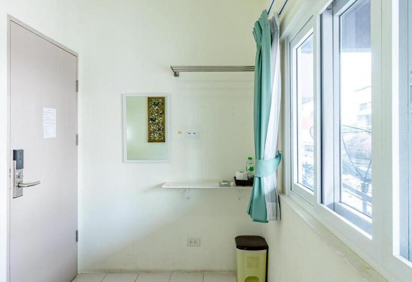 اتاق استاندارد با سرویس بهداشتی مشترک, Sleep Dee Hostel