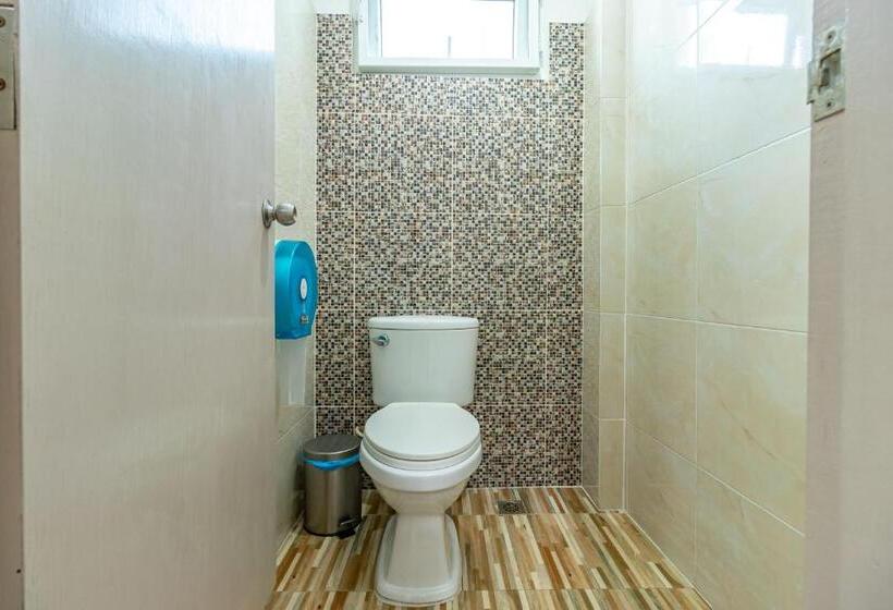 اتاق استاندارد سه تخته با سرویس بهداشتی مشترک, Sleep Dee Hostel