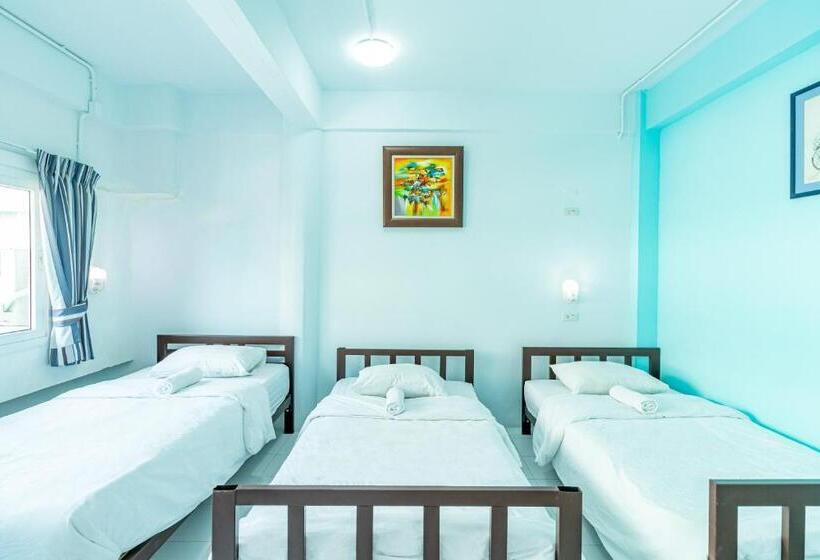 اتاق استاندارد سه تخته با سرویس بهداشتی مشترک, Sleep Dee Hostel