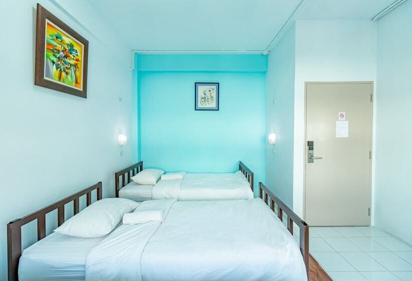 اتاق استاندارد سه تخته با سرویس بهداشتی مشترک, Sleep Dee Hostel