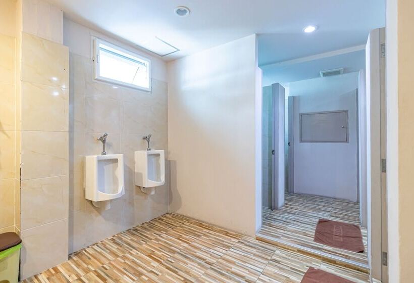 اتاق استاندارد سه تخته با سرویس بهداشتی مشترک, Sleep Dee Hostel