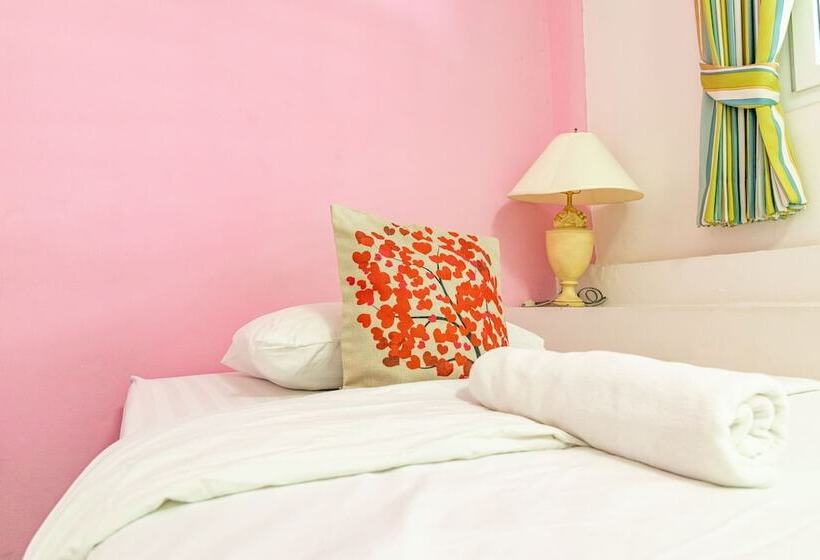 اتاق استاندارد با سرویس بهداشتی مشترک, Sleep Dee Hostel