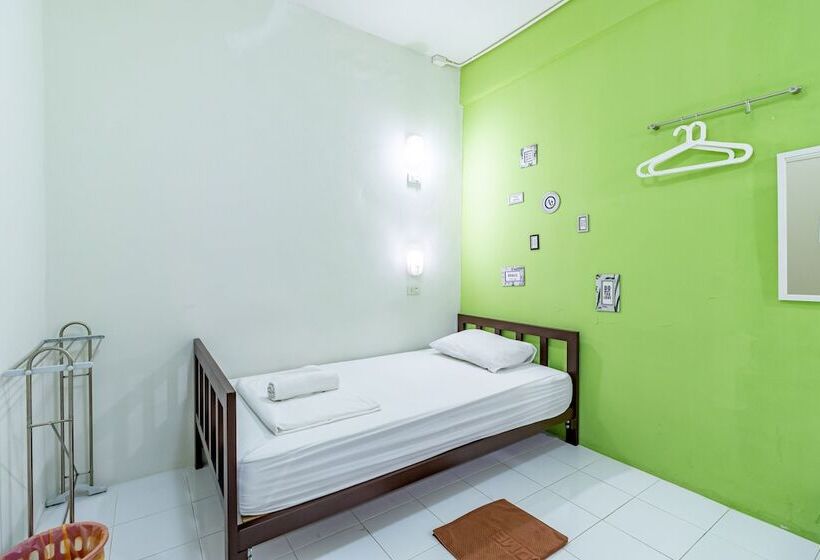 اتاق استاندارد با سرویس بهداشتی مشترک, Sleep Dee Hostel