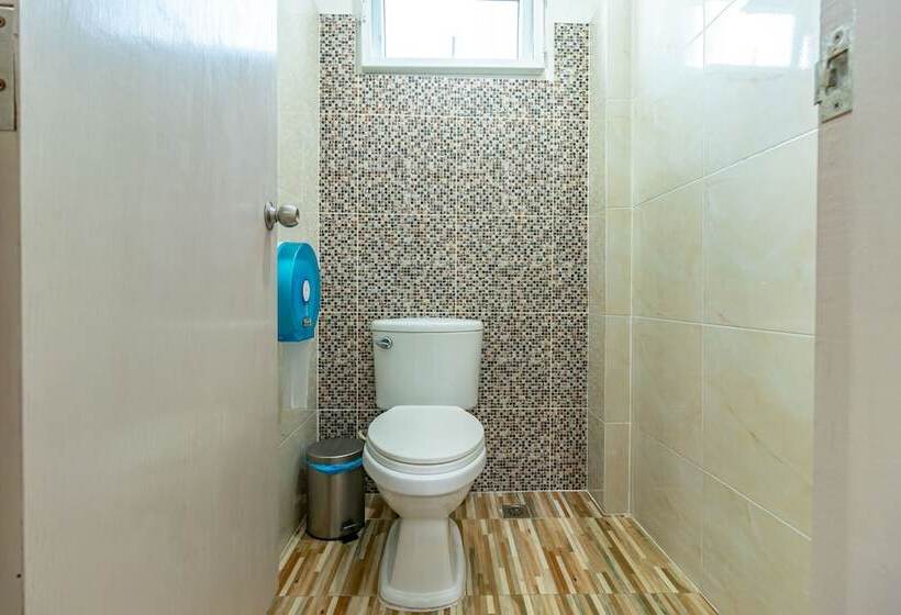اتاق استاندارد با سرویس بهداشتی مشترک, Sleep Dee Hostel