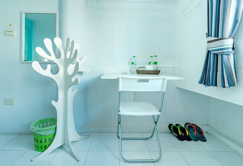 اتاق استاندارد سه تخته با سرویس بهداشتی مشترک, Sleep Dee Hostel