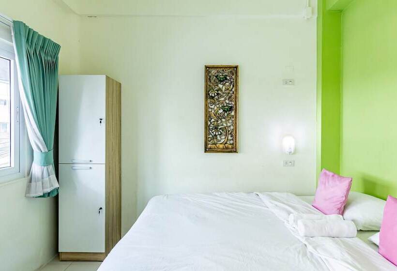 اتاق استاندارد با سرویس بهداشتی مشترک, Sleep Dee Hostel