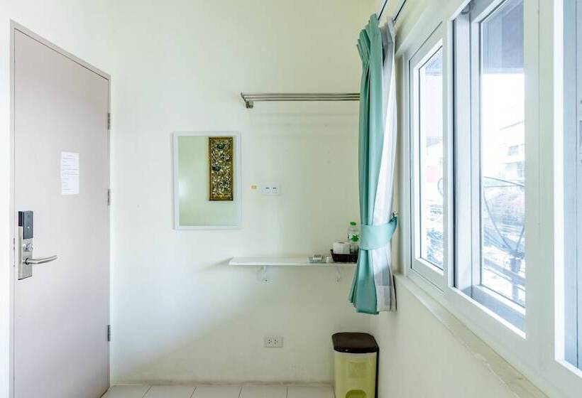 اتاق استاندارد با سرویس بهداشتی مشترک, Sleep Dee Hostel