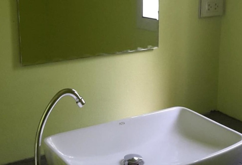 デラックスルーム, Sports Bar & Resort