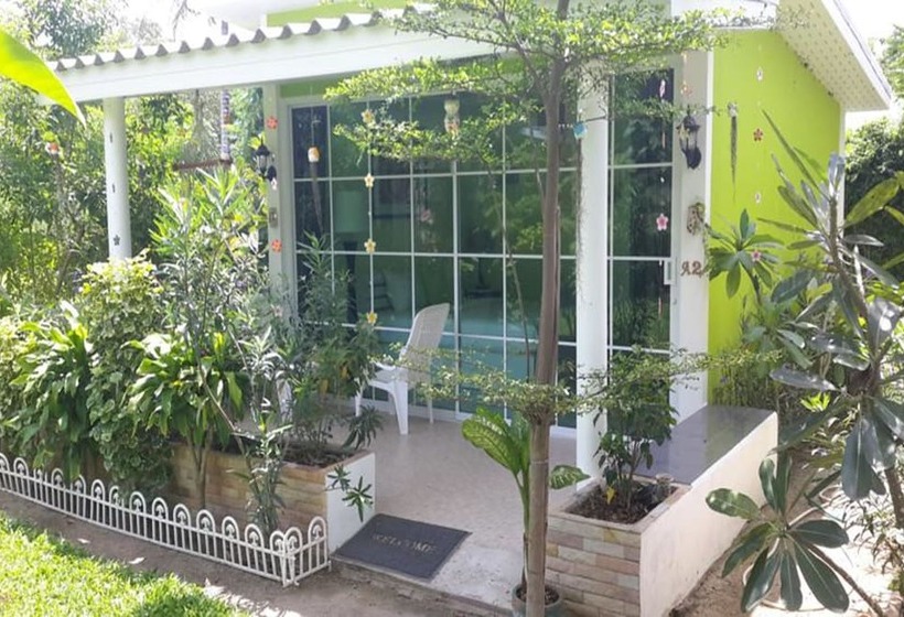 デラックスルーム, Sports Bar & Resort