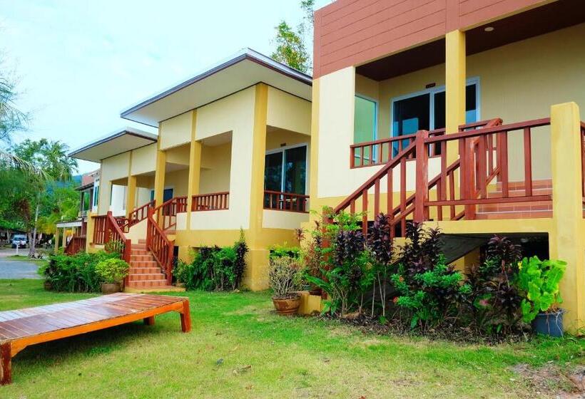 Четырехместный Номер Стандарт Вид на Море, Chokdee Resort