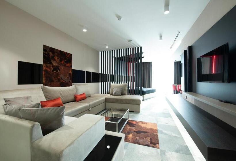 سوئیت راحتی, ženeva Lux