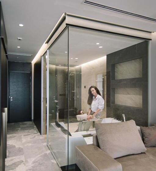 سوئیت راحتی, ženeva Lux