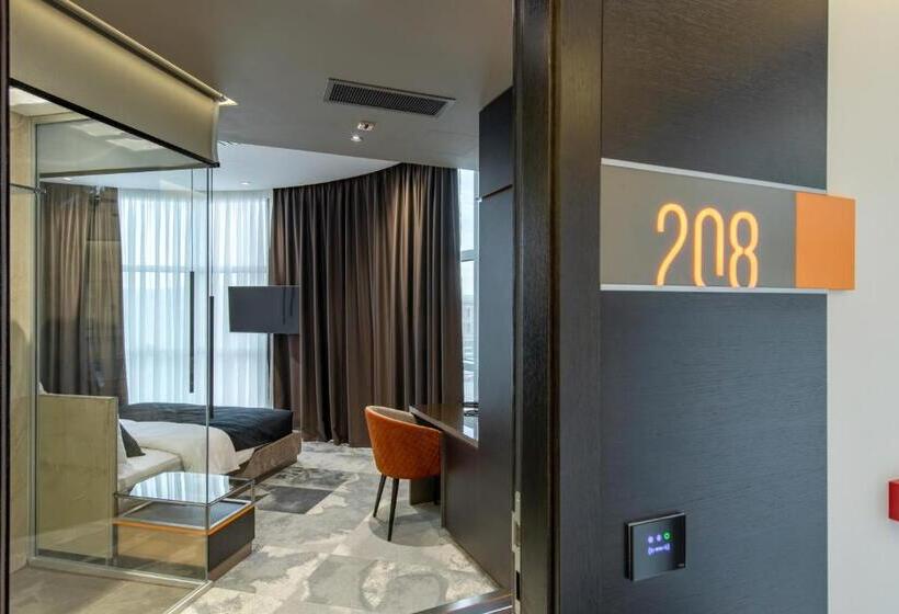 سوئیت با بالکن, ženeva Lux