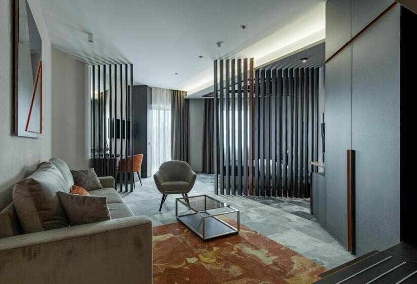 سوئیت با بالکن, ženeva Lux