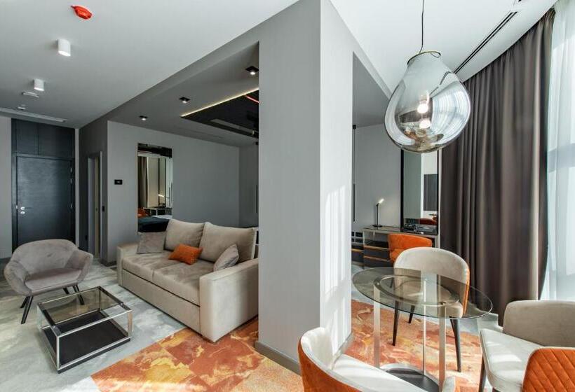 سوئیت با بالکن, ženeva Lux