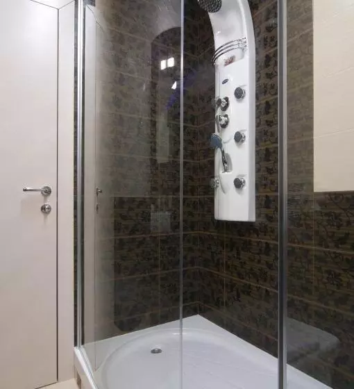 سوئیت راحتی, ženeva Lux
