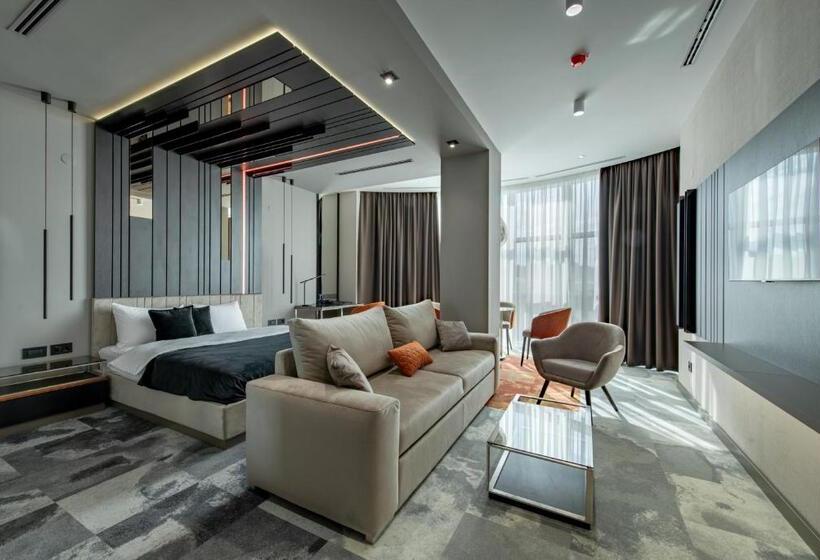 سوئیت با بالکن, ženeva Lux