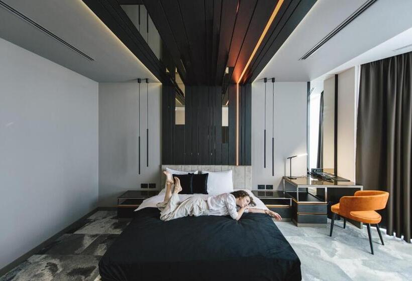 سوئیت با بالکن, ženeva Lux