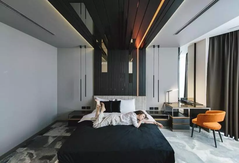 سوئیت با بالکن, ženeva Lux