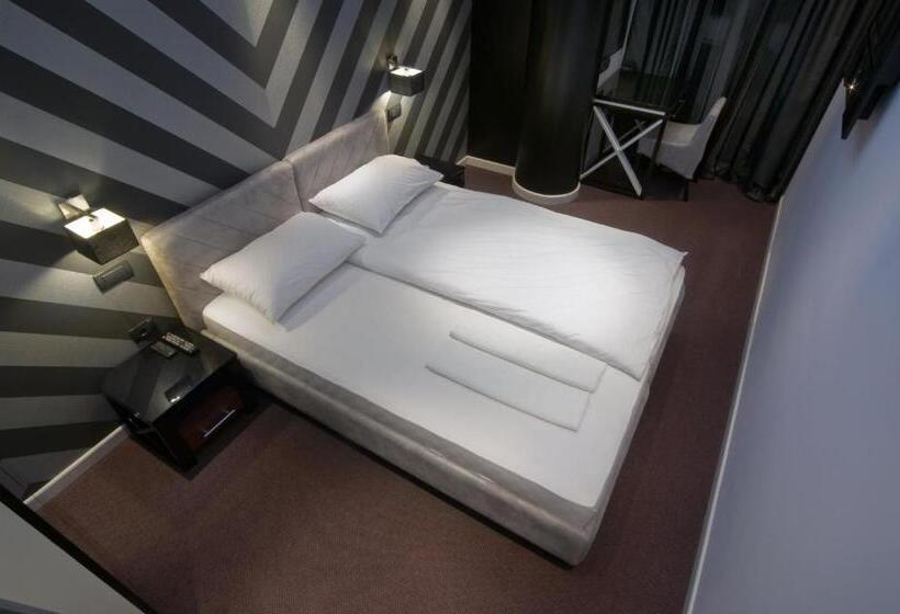 سوئیت با بالکن, ženeva Lux