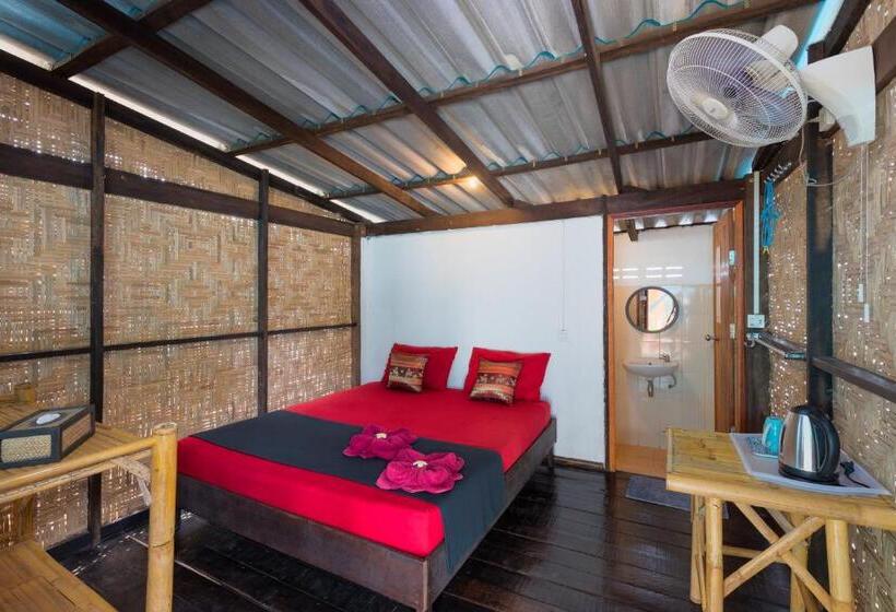 בקתה סטנדרטית, Family Song Koh Lipe