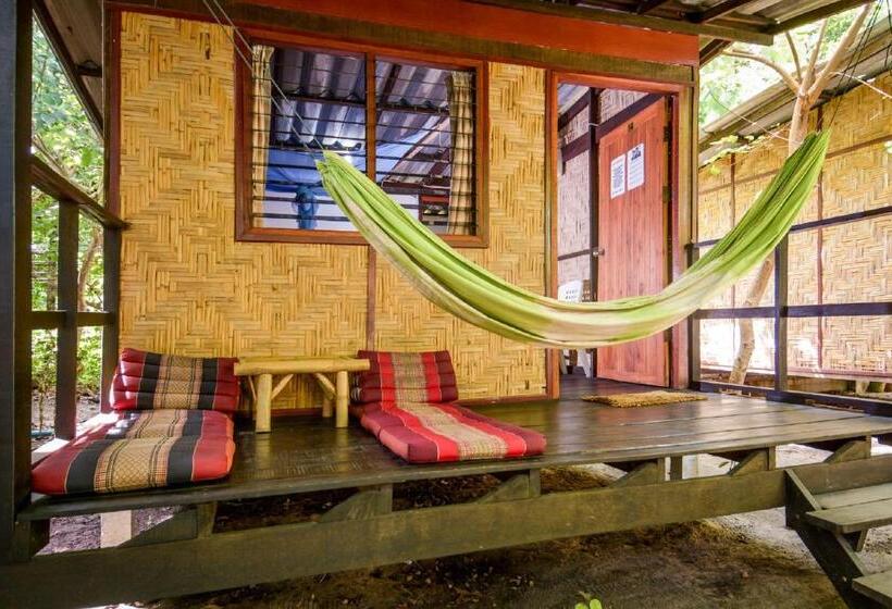 בקתה סטנדרטית, Family Song Koh Lipe