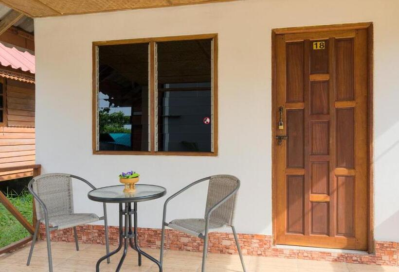 בקתה סטנדרטית, Family Song Koh Lipe