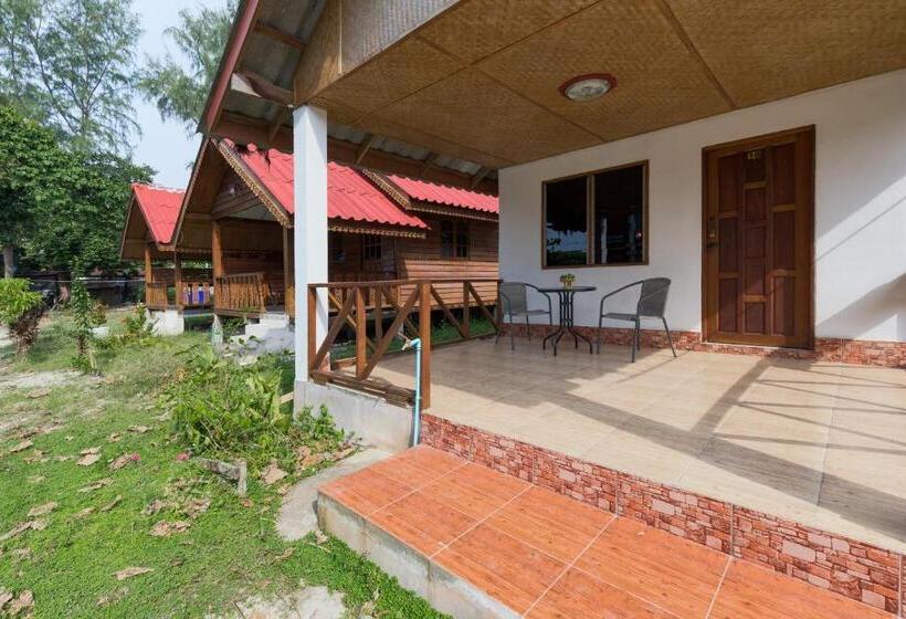 בקתה סטנדרטית, Family Song Koh Lipe