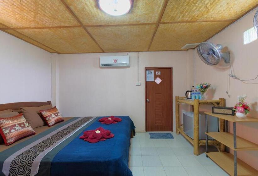 בקתה סטנדרטית, Family Song Koh Lipe