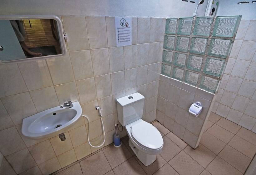 בקתה סטנדרטית, Family Song Koh Lipe