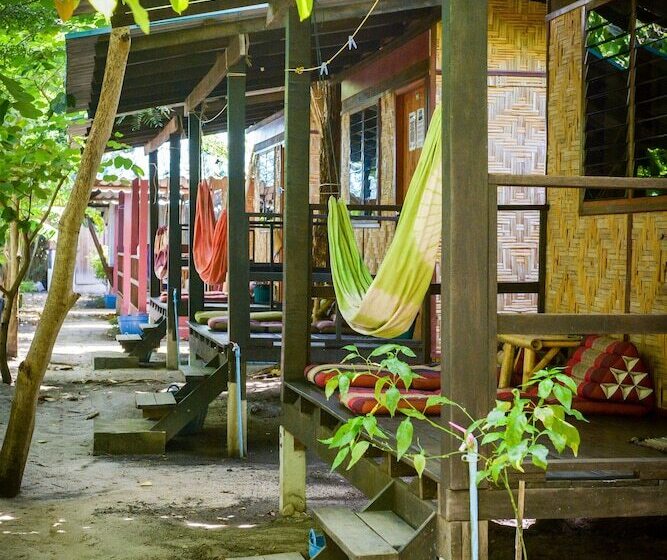 בקתה סטנדרטית, Family Song Koh Lipe