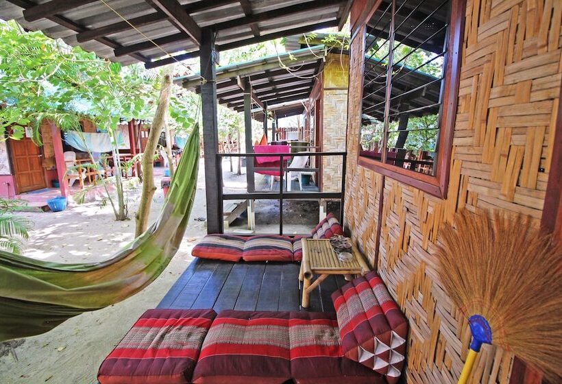 בקתה סטנדרטית, Family Song Koh Lipe