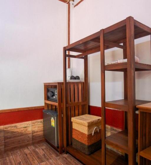 בקתה סטנדרטית, Family Song Koh Lipe