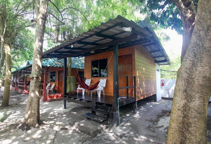 בקתה סטנדרטית, Family Song Koh Lipe