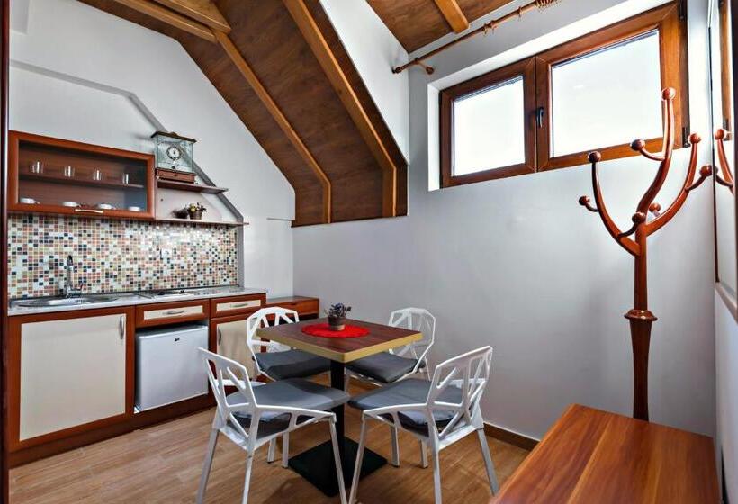 سوییت خانوادگی, Iris