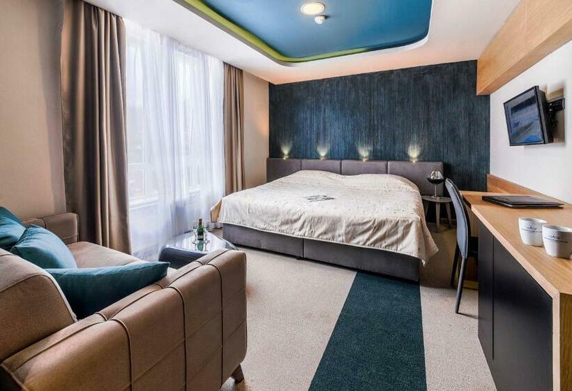 اتاق استاندارد سه نفره, Kraljevi čardaci