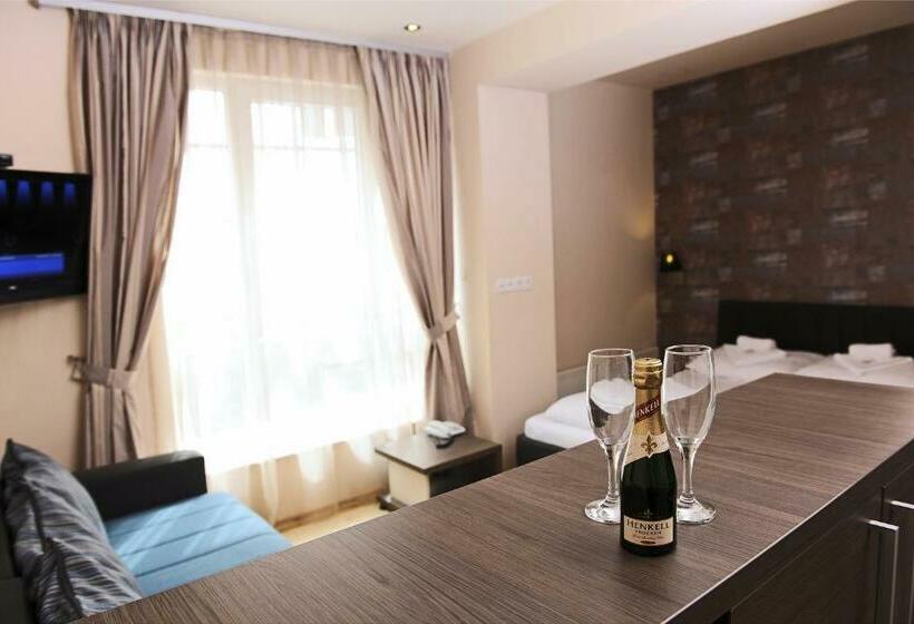 اتاق استاندارد سه نفره, Kraljevi čardaci