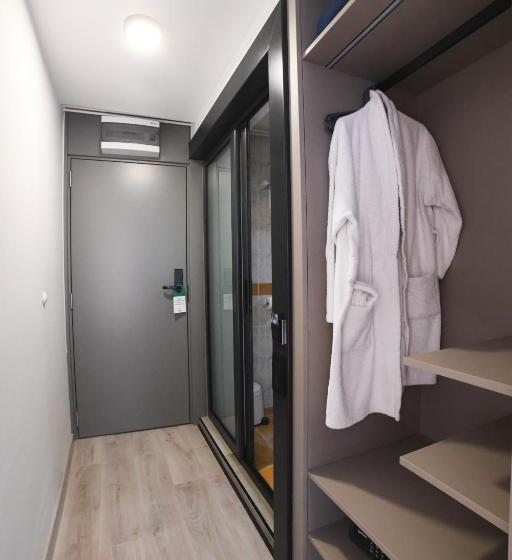 اتاق لوکس یک تخته, Medical And Spa Centre Merkur