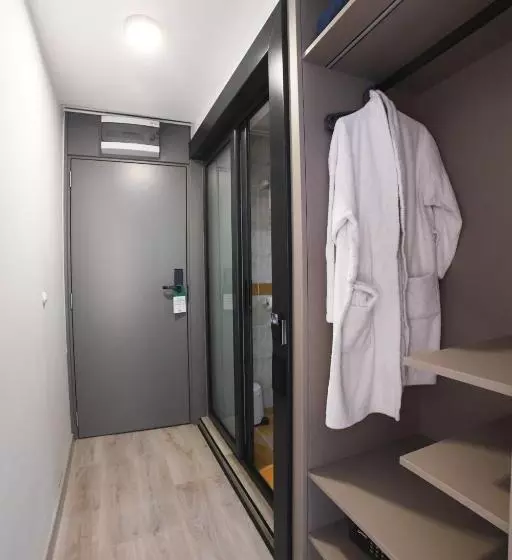 اتاق لوکس یک تخته, Medical And Spa Centre Merkur