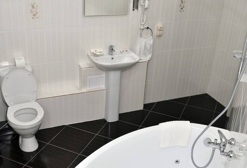 جناح جونيور, Poruchik Golicin