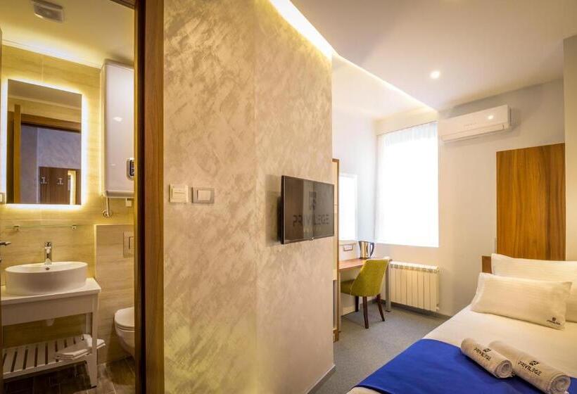 اتاق استاندارد یک نفره, Privilege Suites By Central Park