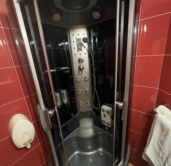 اتاق استاندارد سه نفره, Saint Paul Accommodation