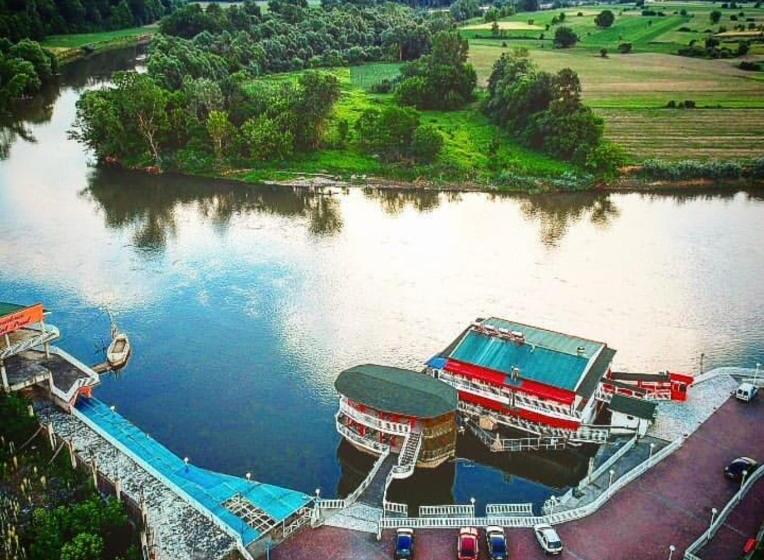 اتاق استاندارد سه نفره, Saint Paul Accommodation