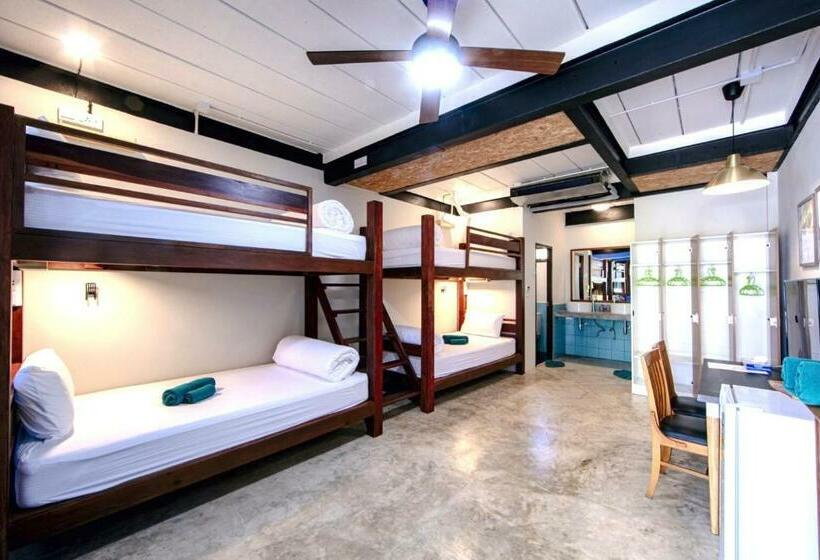 اتاق استاندارد با تخت‌های تاشو, The Stage, Koh Chang