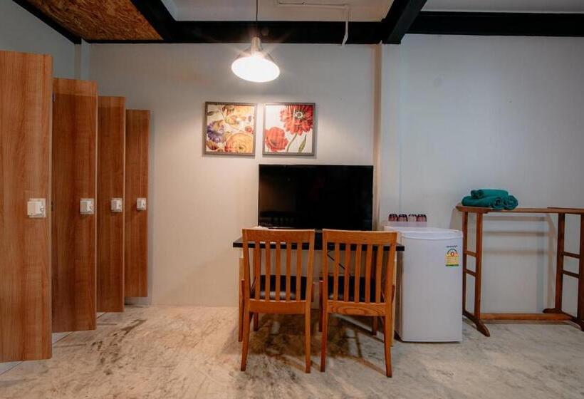 اتاق استاندارد با تخت‌های تاشو, The Stage, Koh Chang
